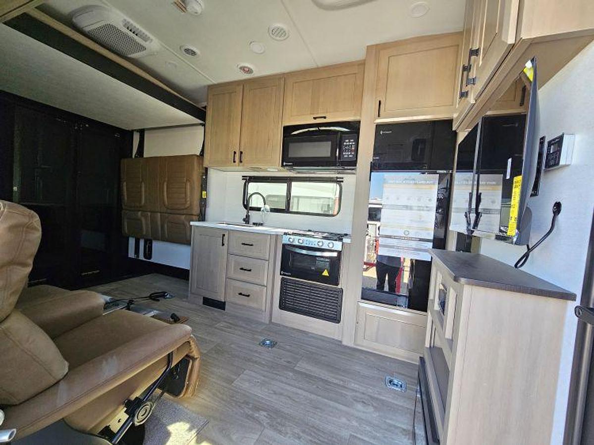 2027 HEARTLAND BY JAYCO CYCLONE 2214