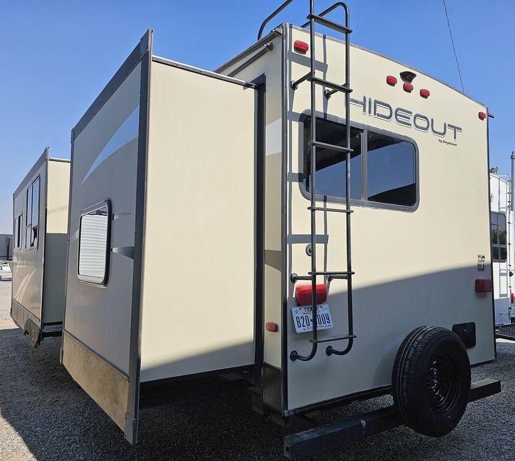 Used 2018 Keystone RV Hideout 308BHDS