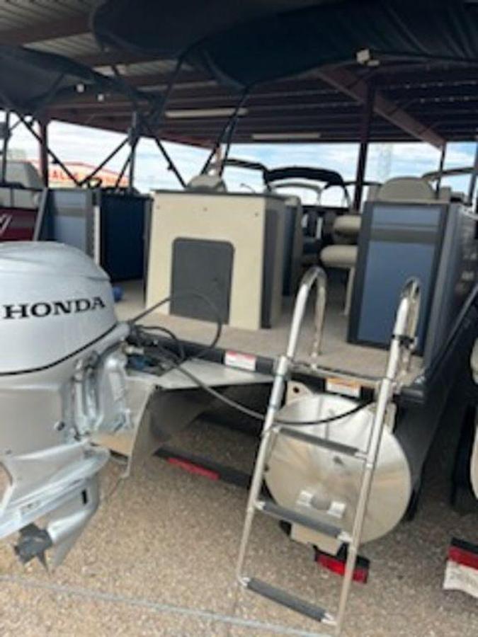 2023 THE MARINE GROUP, LLC VIAGGIO L18R PONTOON