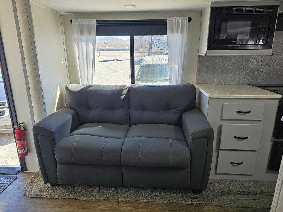 Used 2021 FOREST RIVER VIBE 34BH