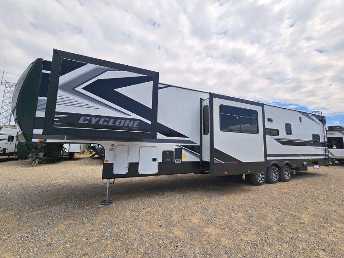 2027 HEARTLAND BY JAYCO CYCLONE 3913