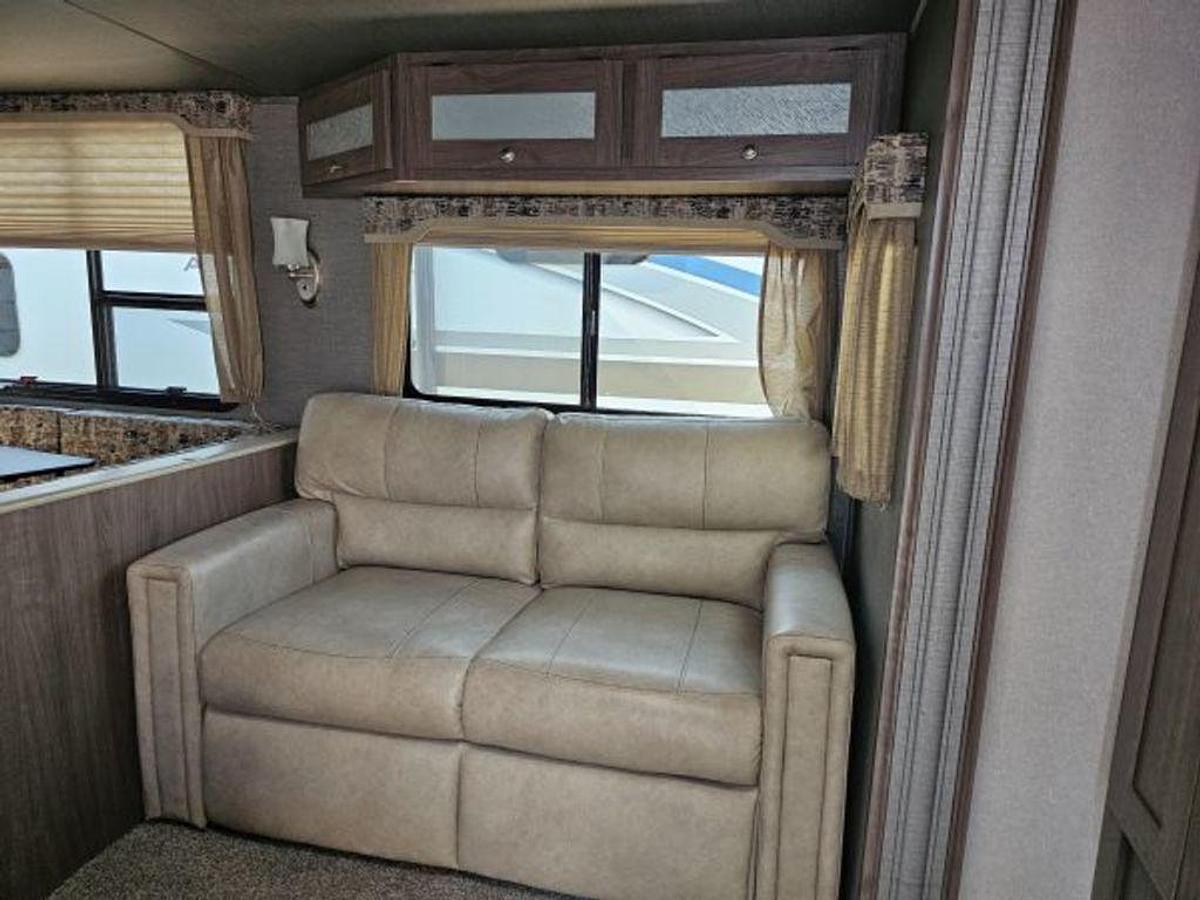 Used 2018 Keystone RV Hideout 308BHDS