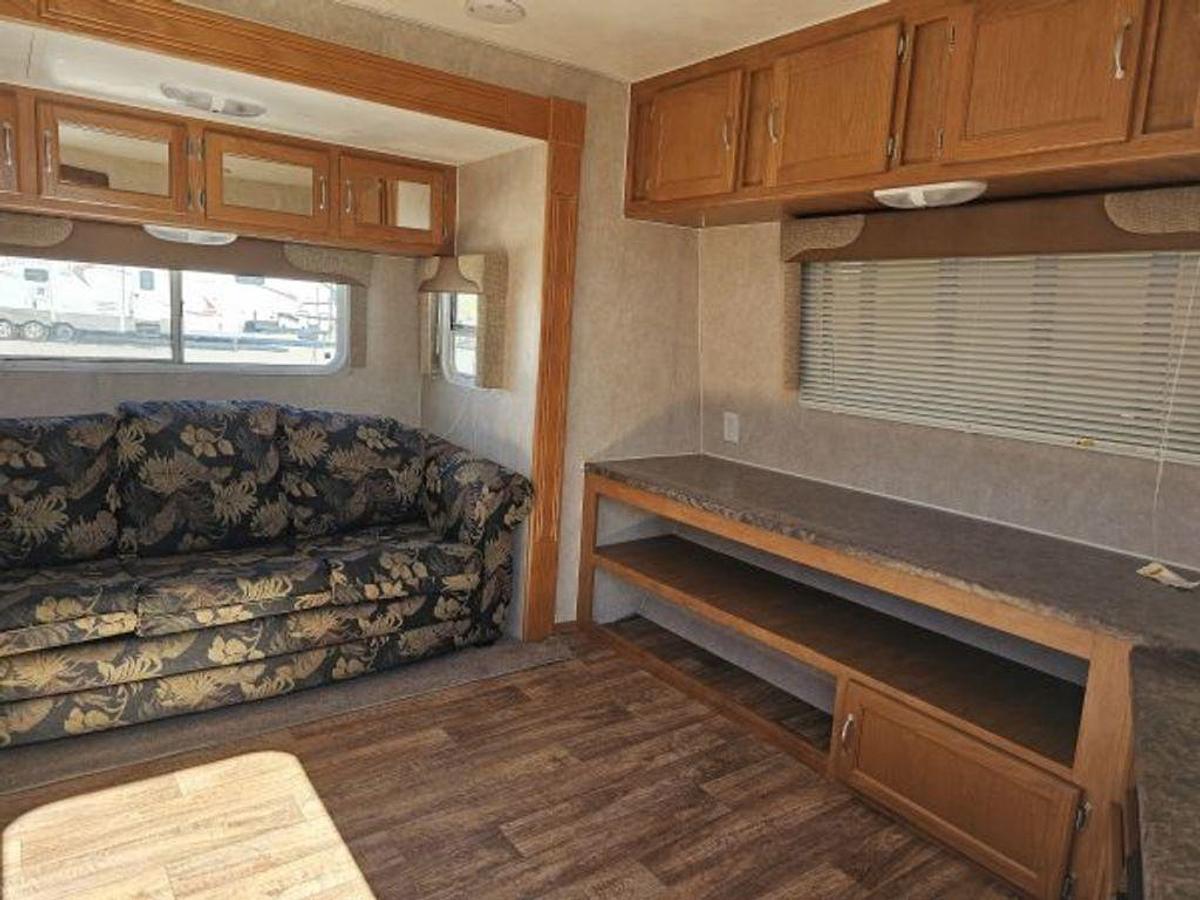 Used 2017 Allen Camper MFG. Idle-Time 350 FLDS