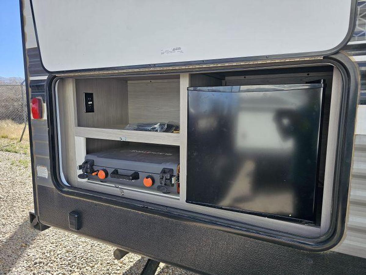 Used 2022 DUTCHMEN COLEMAN LATERN 285BH