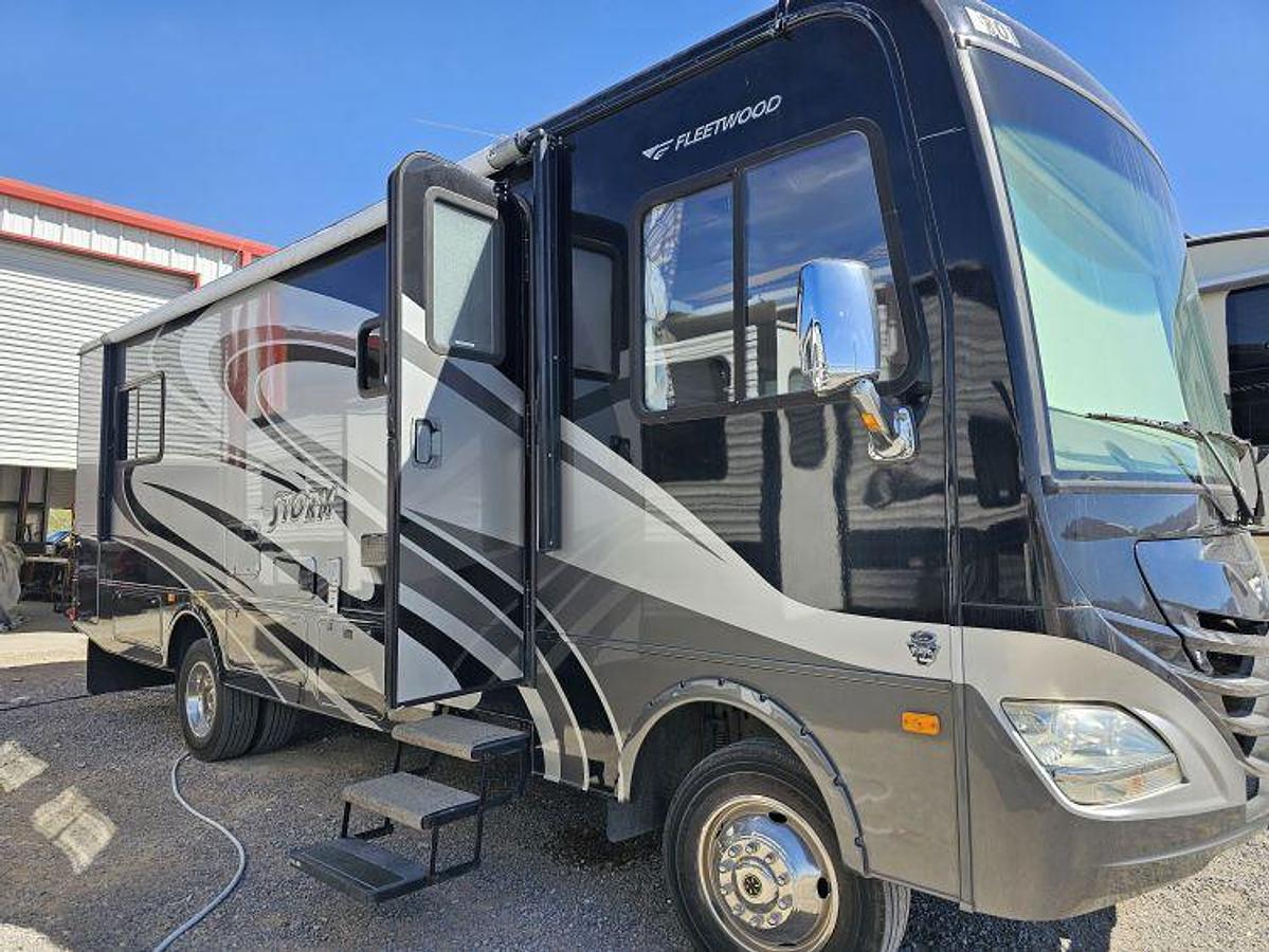 Used 2013 FLEETWOOD STORM 28MS