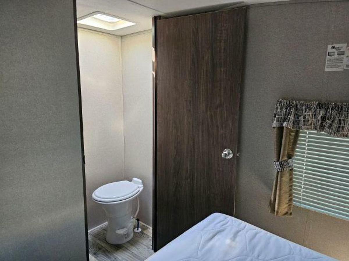 Used 2018 Keystone RV Hideout 308BHDS