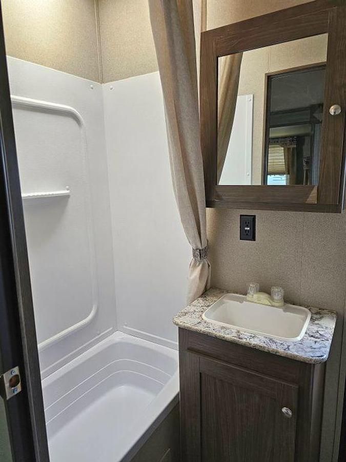 Used 2018 Keystone RV Hideout 308BHDS