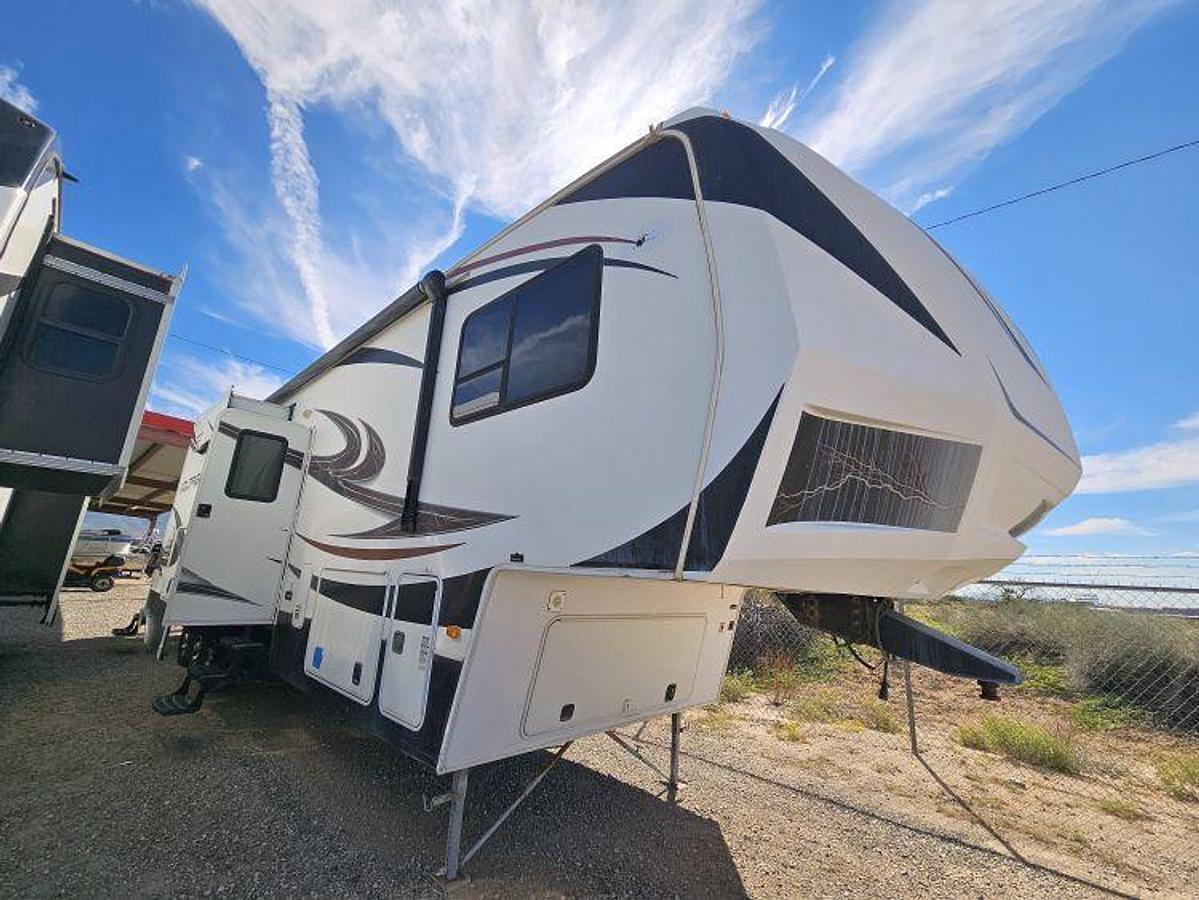 Used 2012 DUTCHMEN VOLTAGE V3905