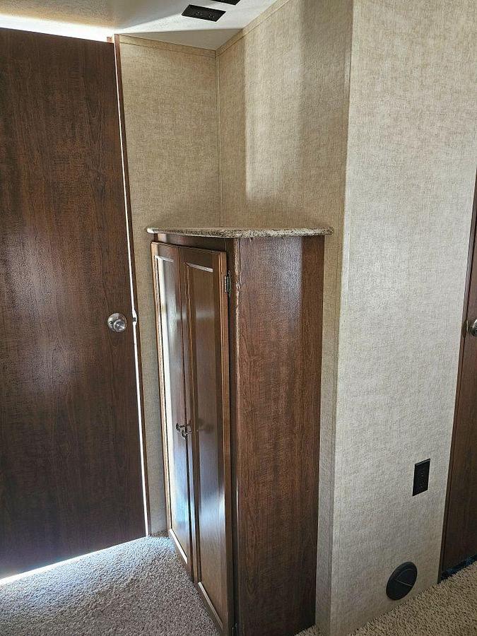 Used 2016 Keystone RV HIDEOUT 308BHDS