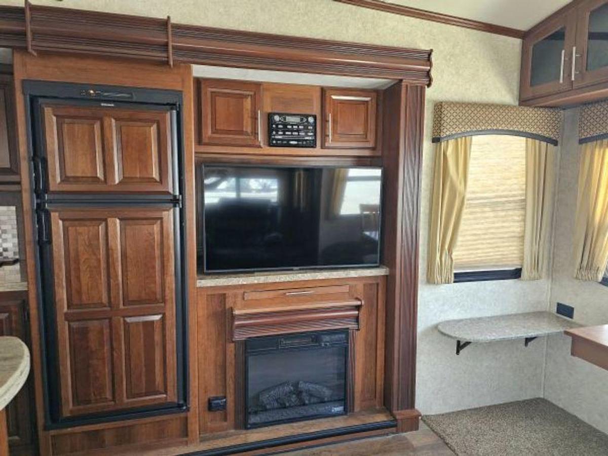 Used 2015 Forest River Wildcat 275CKX