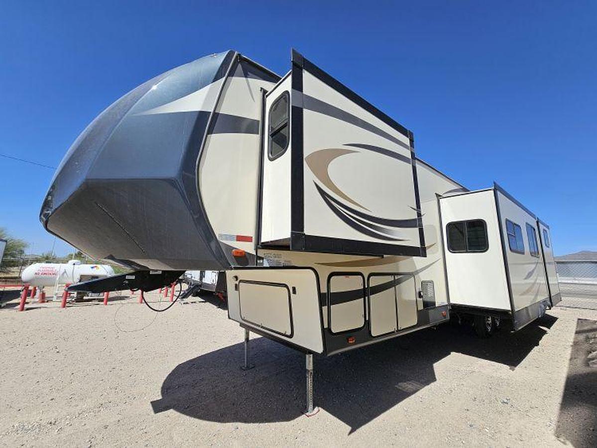 Used 2018 FOREST RIVER SALEM HEMISPHERE 356QB