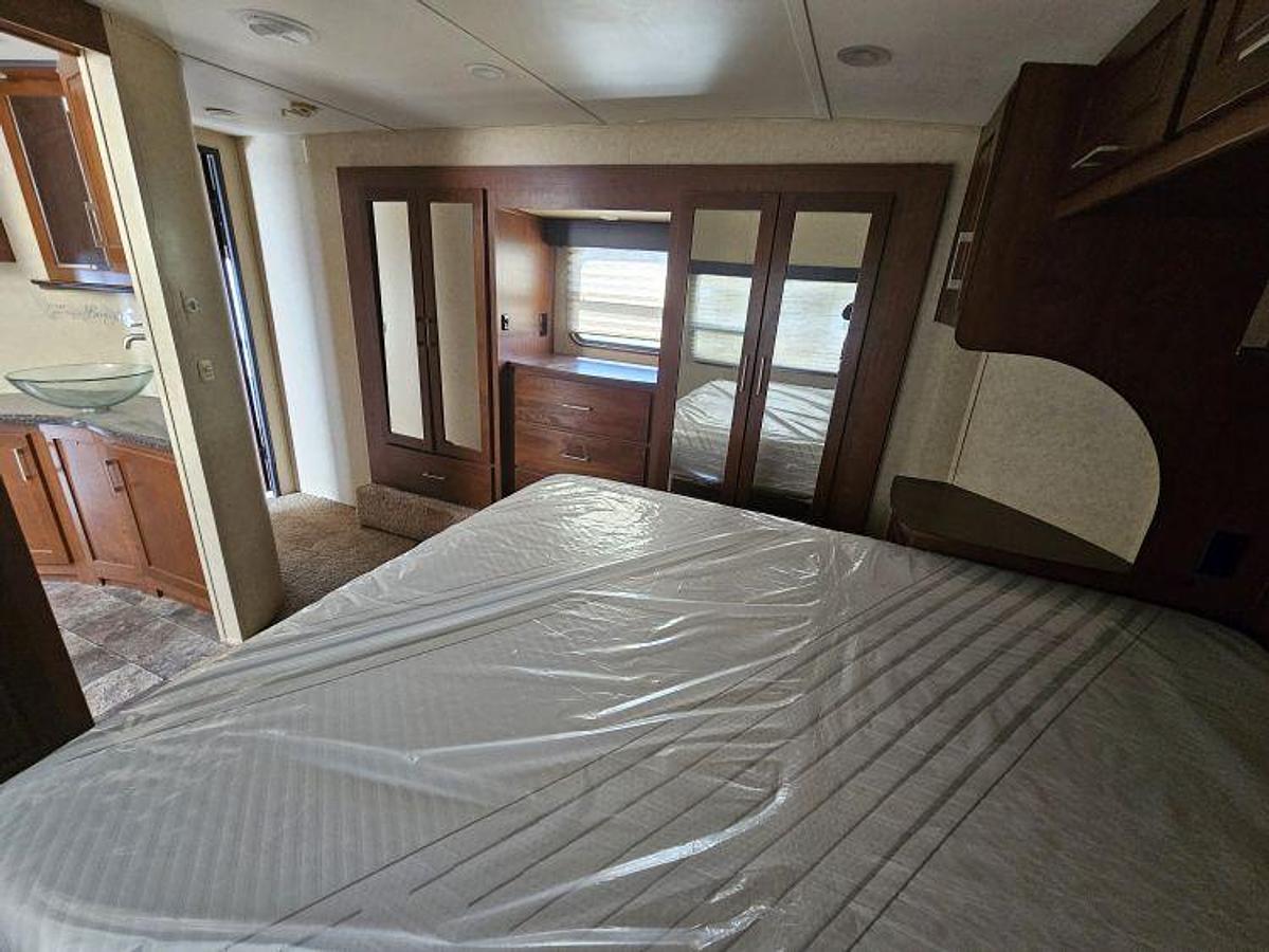 Used 2012 DUTCHMEN VOLTAGE V3905