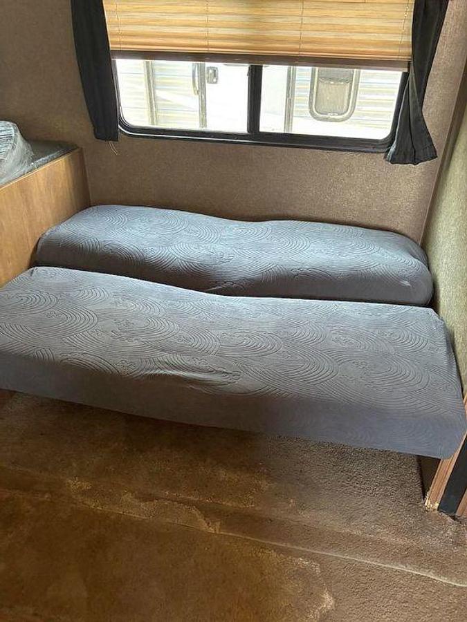 Used 2017 Coachmen Catalina SBX 291QBS