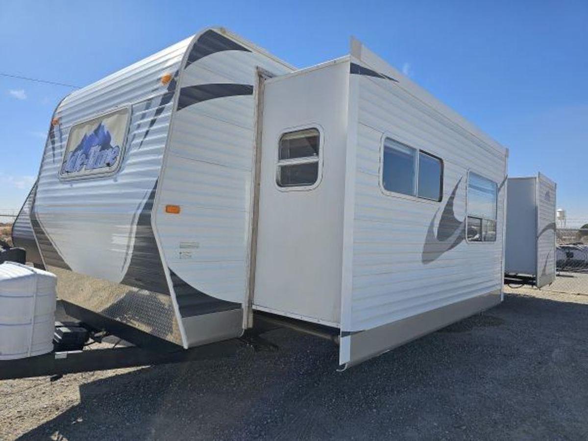 Used 2017 Allen Camper MFG. Idle-Time 350 FLDS