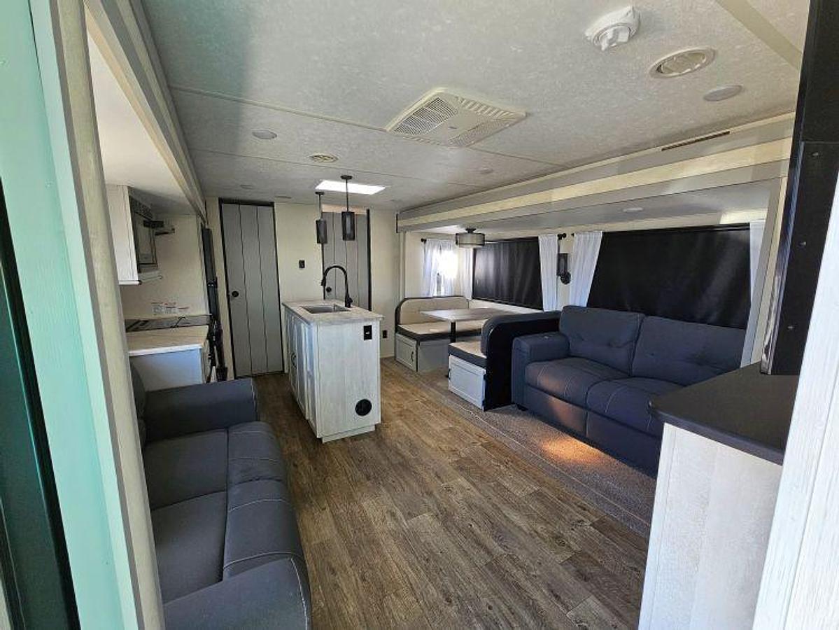 Used 2021 FOREST RIVER VIBE 34BH