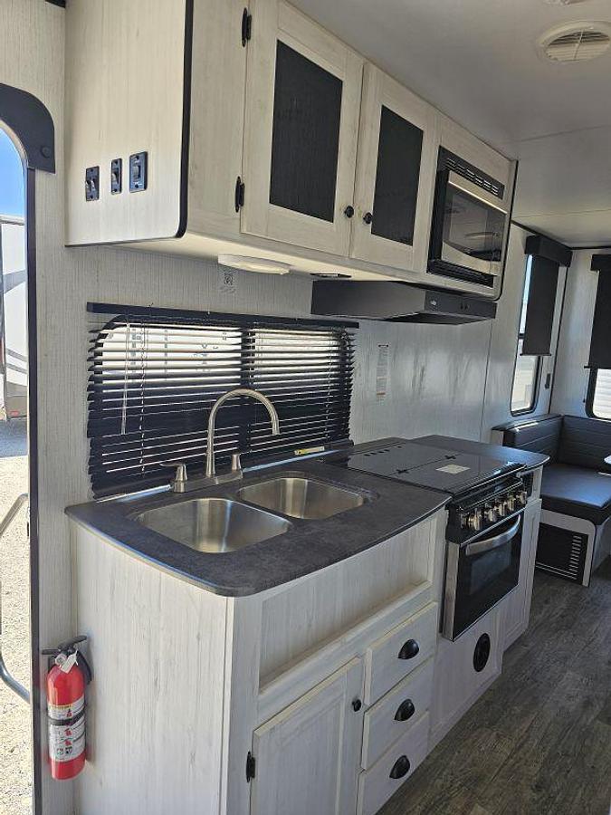 Used 2022 HEARTLAND TRAIL RUNNER 21JM