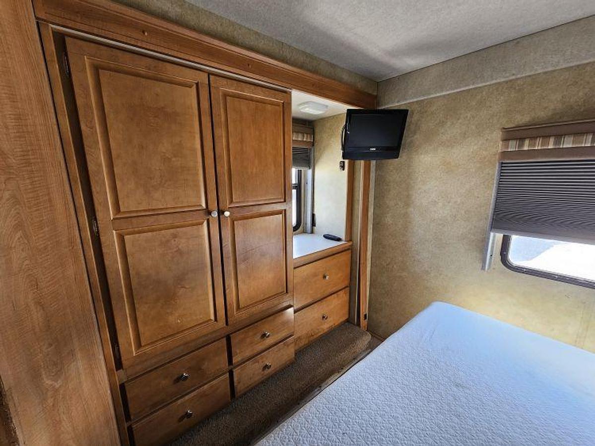 Used 2008 WINNEBAGO ACCESS WF231J
