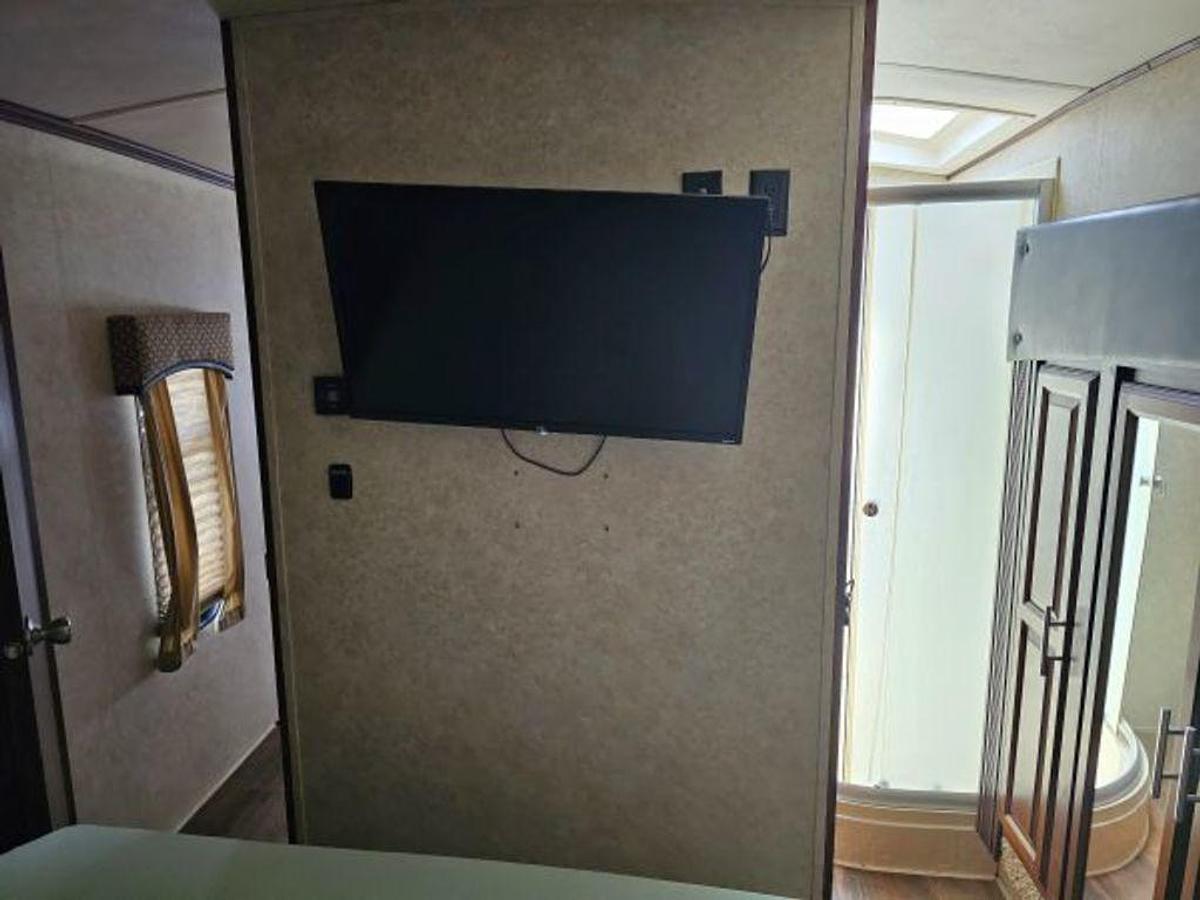 Used 2015 Forest River Wildcat 275CKX