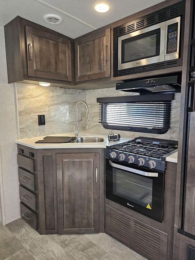 Used 2021 FOREST RIVER ROCKWOOD ULTRA LITE 2606WS