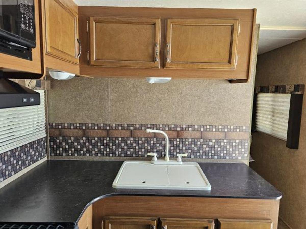 Used 2014 Starcraft Launch Ultra Lite 26BHS