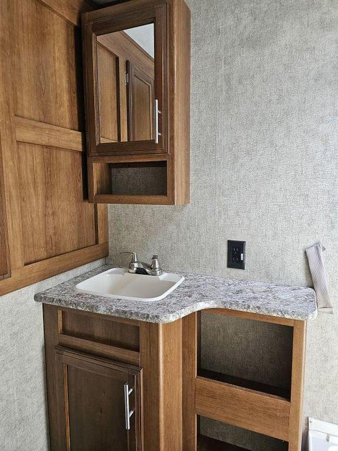 Used 2017 Prime Time Avenger ATI 27RBS