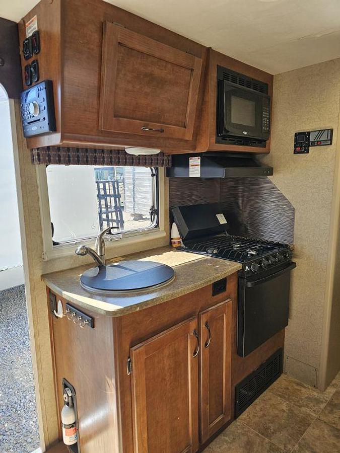 Used 2016 LANCE CAMPER LANCE TT 1575