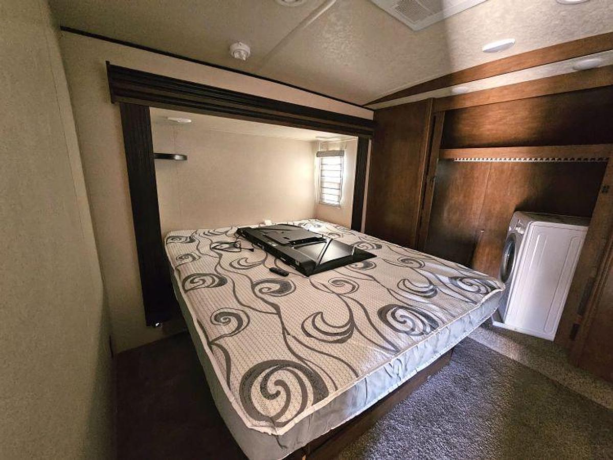 Used 2018 FOREST RIVER SALEM HEMISPHERE 356QB