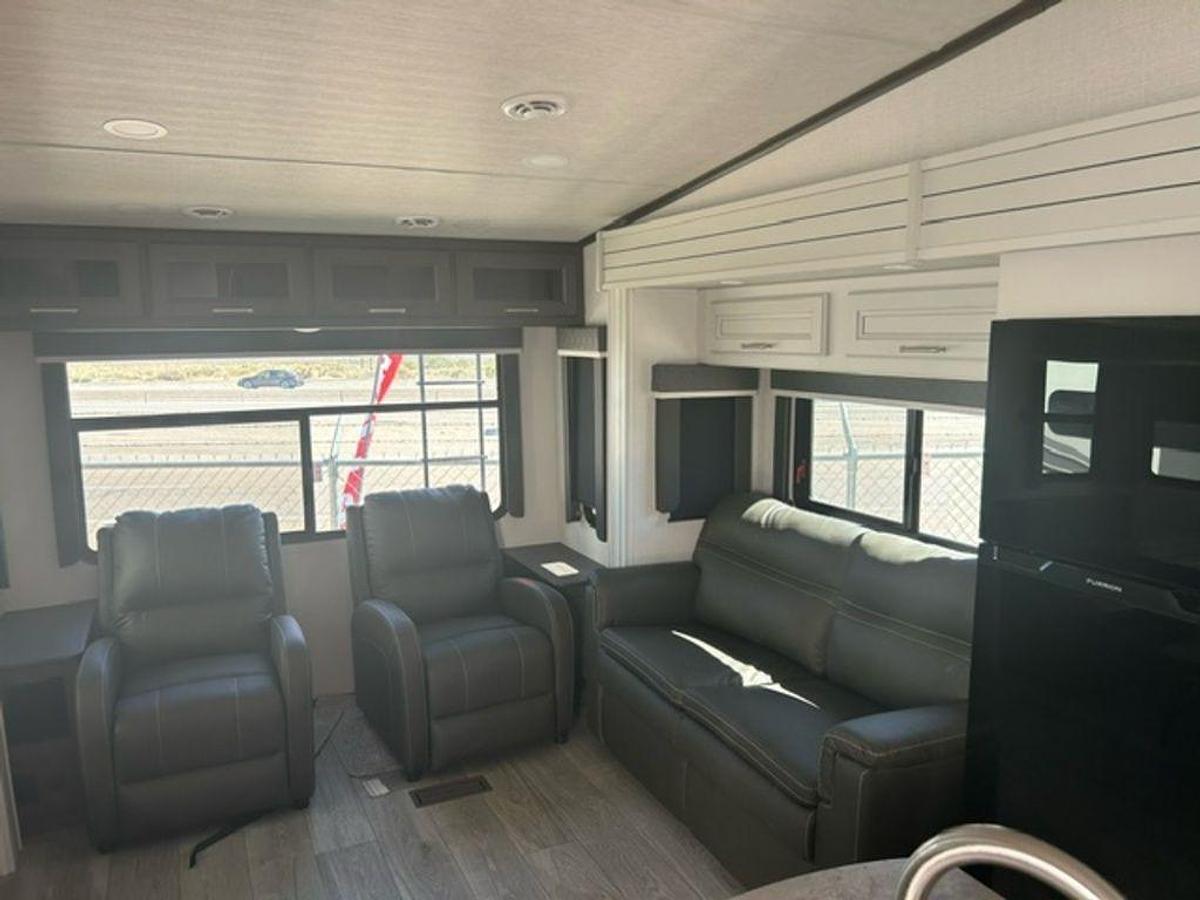 2025 Keystone RV Cougar Half-Ton 27SGS