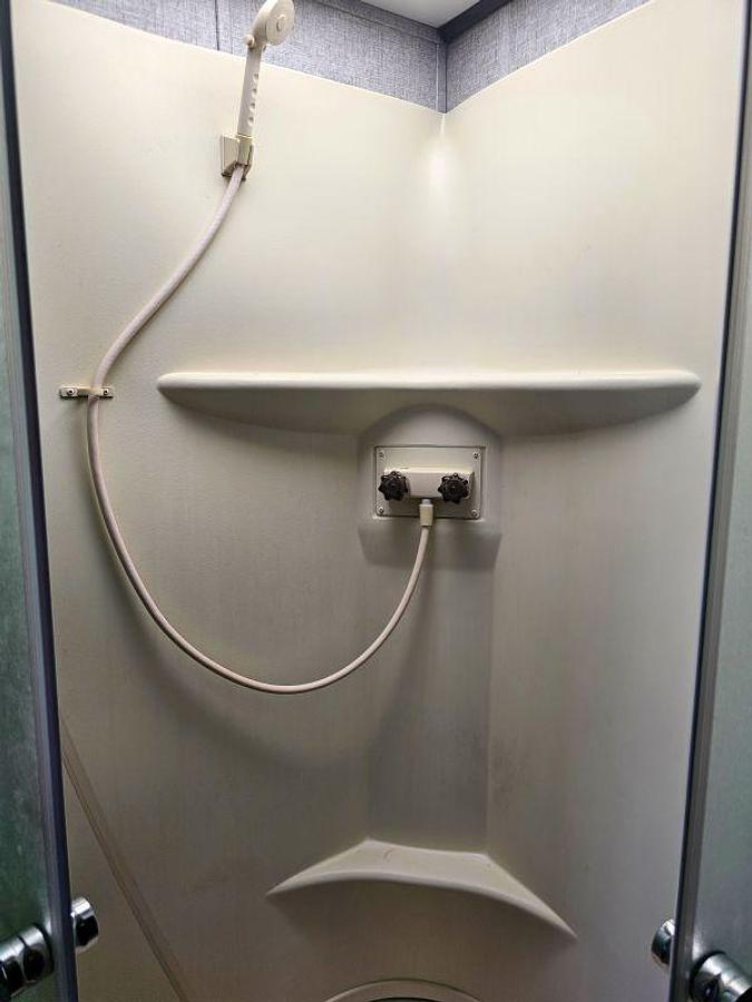 Used 2018 CHEROKEE BY FOREST RIVER ARCTIC WOLF 305ML6