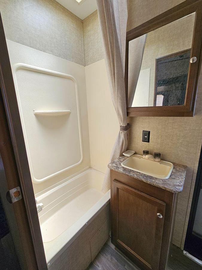 Used 2016 Keystone RV HIDEOUT 308BHDS