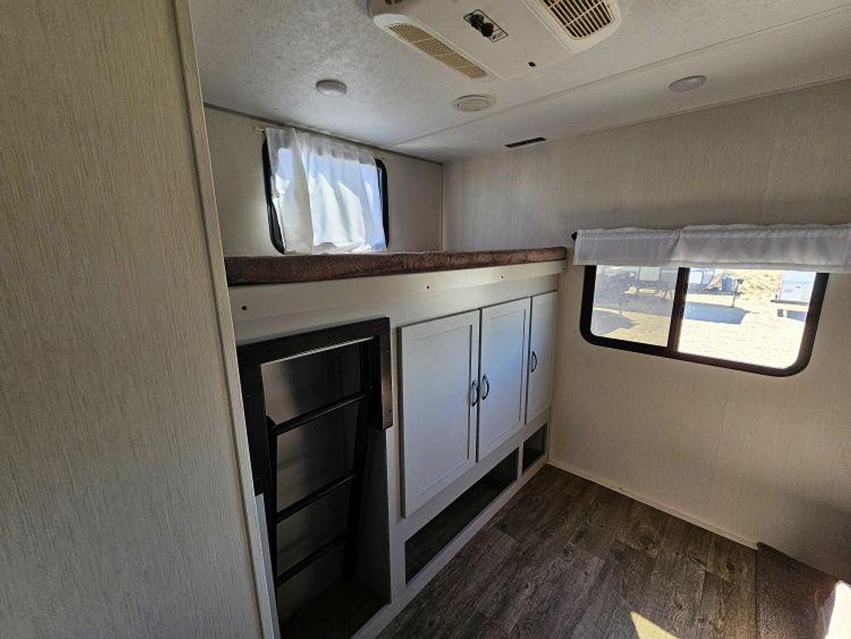 Used 2021 FOREST RIVER VIBE 34BH