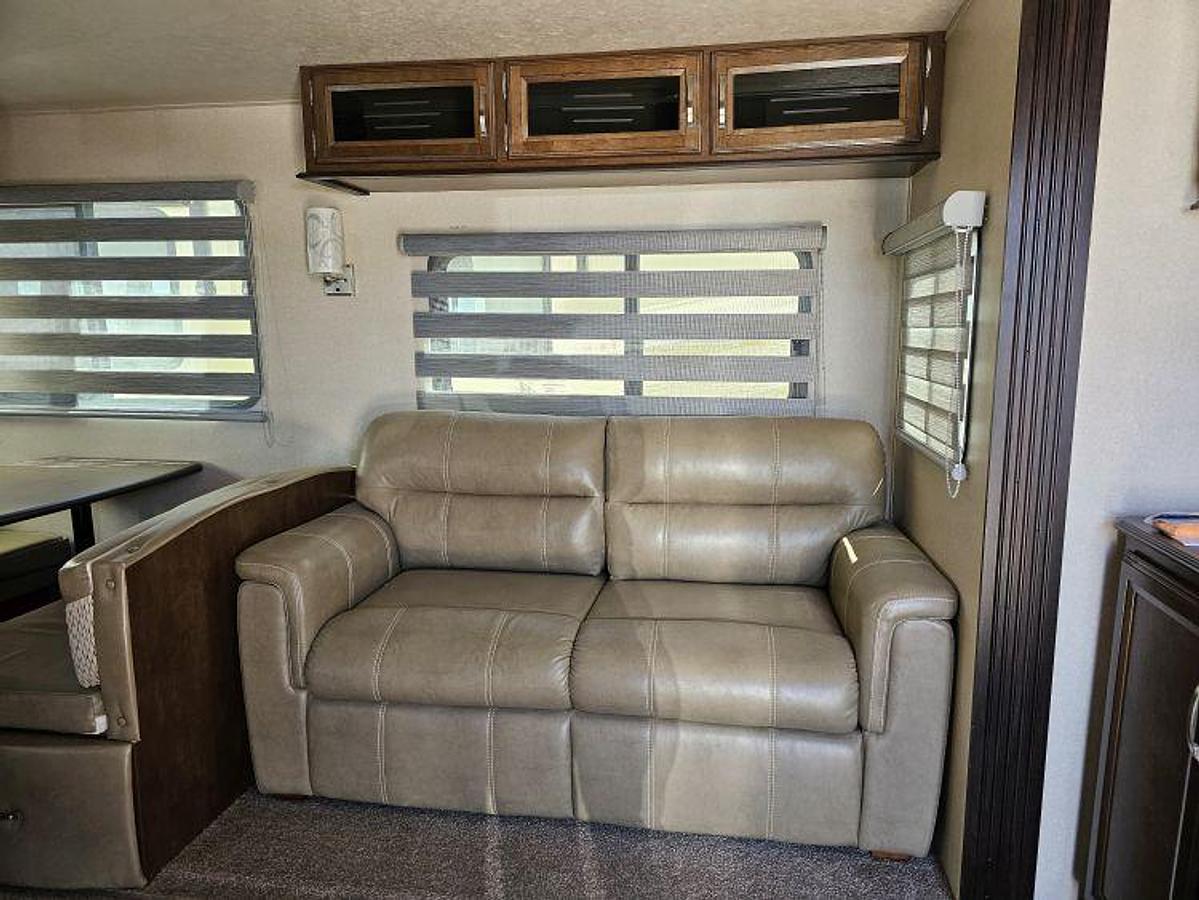 Used 2018 FOREST RIVER SALEM HEMISPHERE 356QB