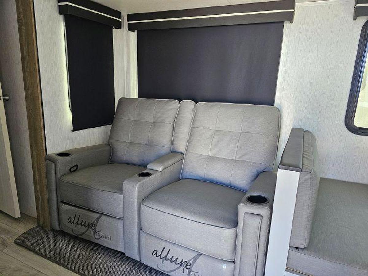 Used 2022 HEARTLAND NORTH TRAIL ULTRA LITE 26FKDS