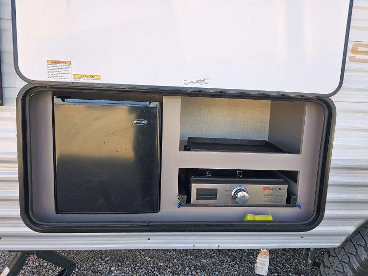 Used 2025 KZ RV SPORTSMEN CLASSIC 191BHK