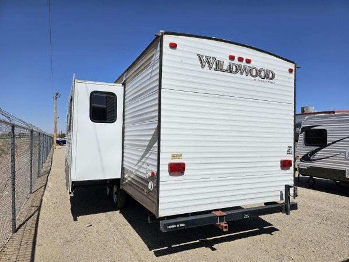 Used 2015 Forest River Wildwood 28DBUD