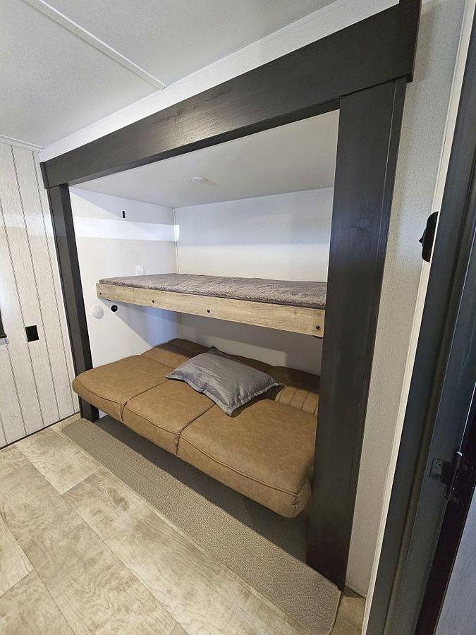 Used 2025 FOREST RIVER PUMA 32BHFS