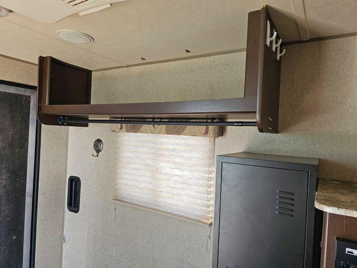 Used 2015 FOREST RIVER WOLF PUP 17RP