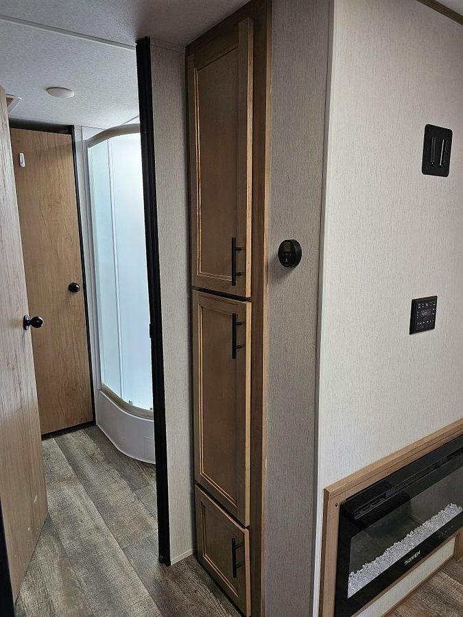 Used 2023 FOREST RIVER CHEROKEE GREY WOLF 26MBRR