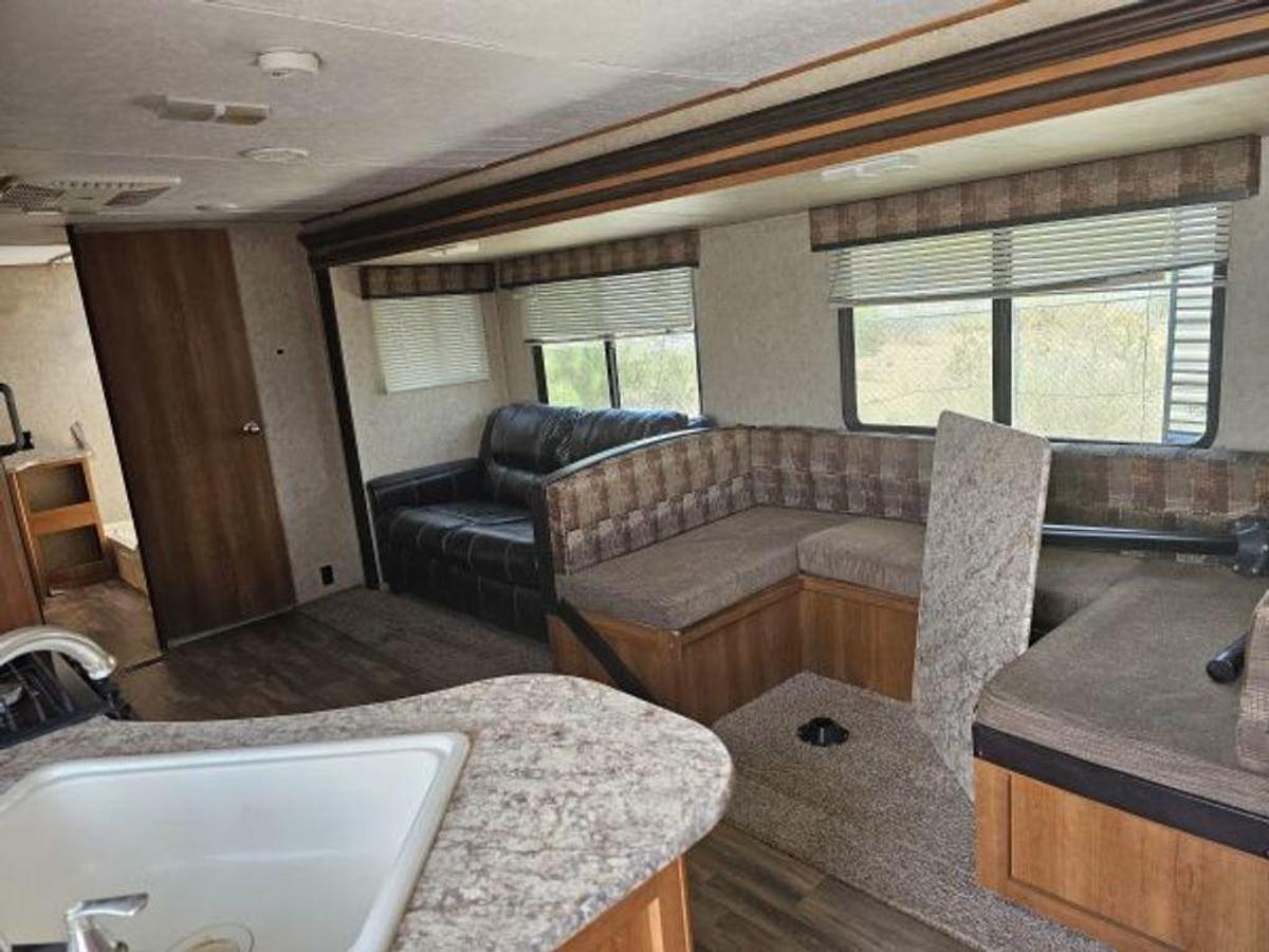 Used 2017 Prime Time Avenger ATI 27RBS