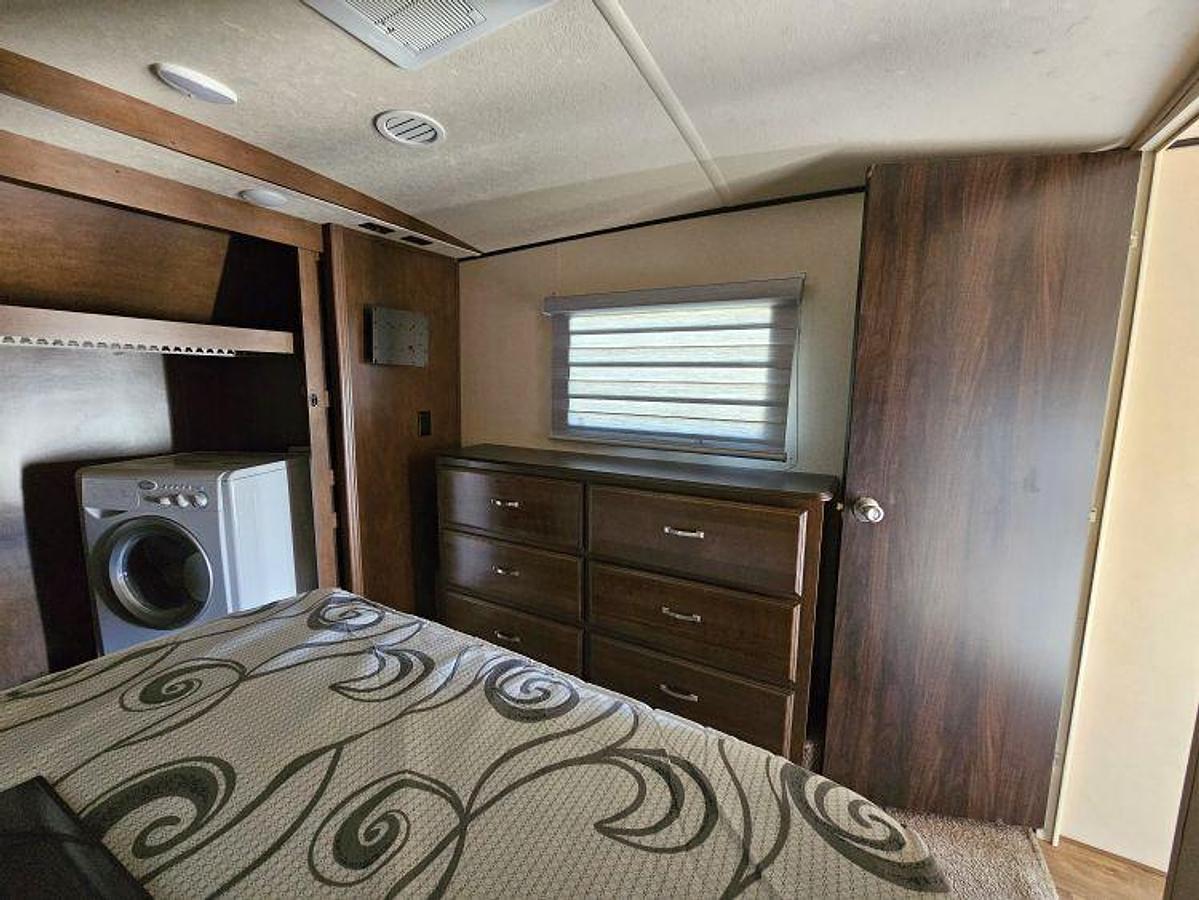 Used 2018 FOREST RIVER SALEM HEMISPHERE 356QB