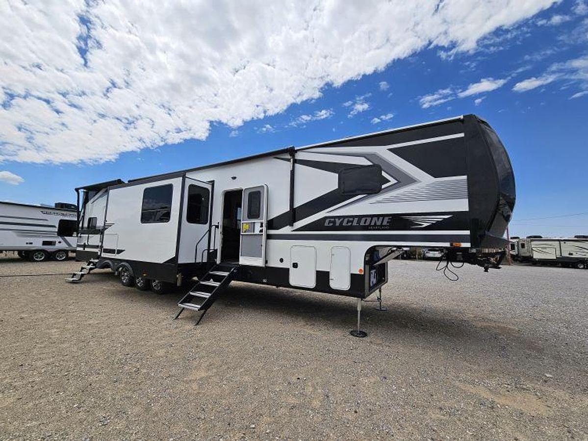 2027 HEARTLAND BY JAYCO CYCLONE 3913