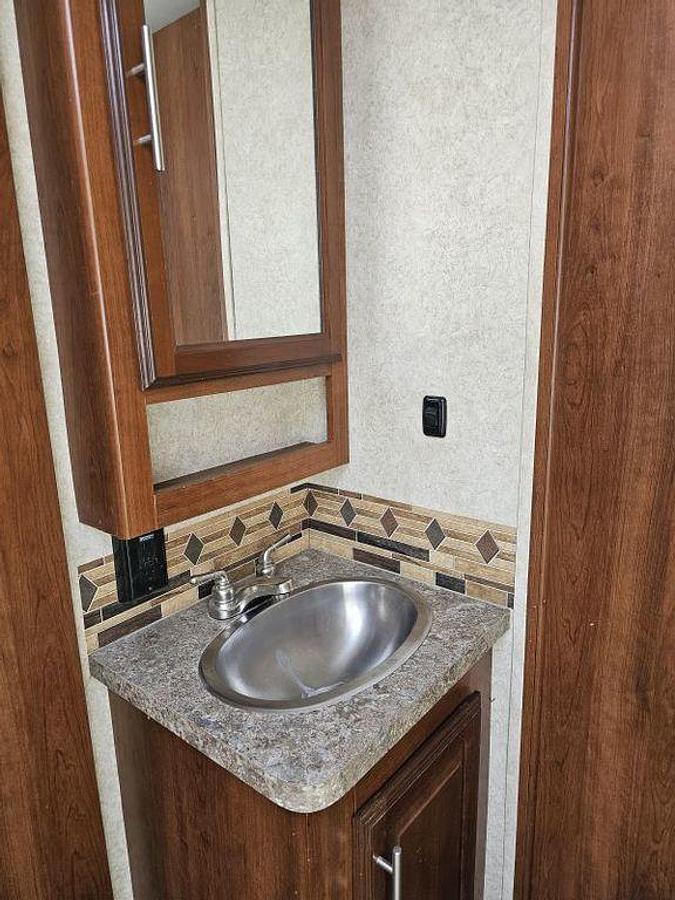 Used 2015 Forest River Wildcat 275CKX