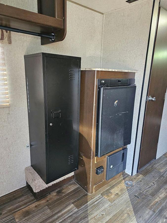 Used 2015 FOREST RIVER WOLF PUP 17RP