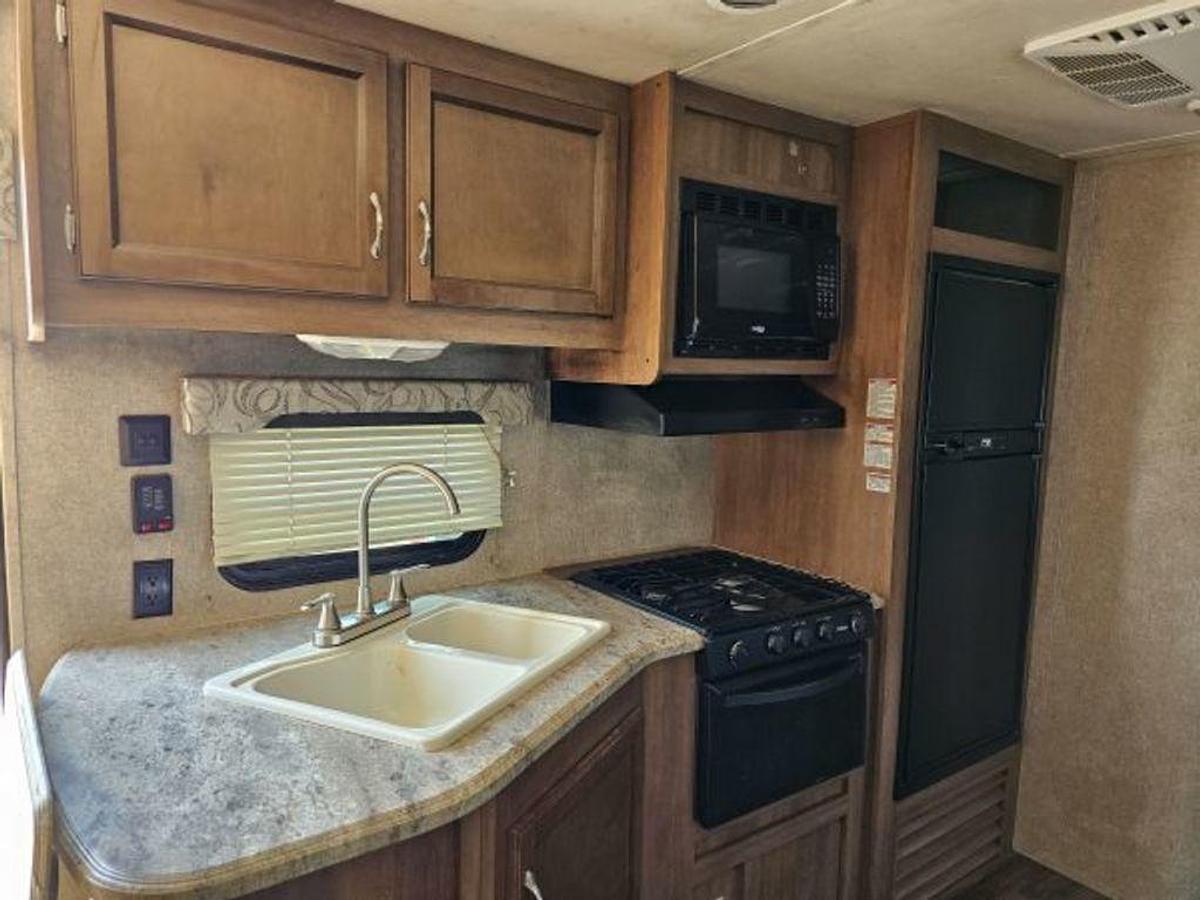 Used 2017 Coachmen Catalina SBX 291QBS