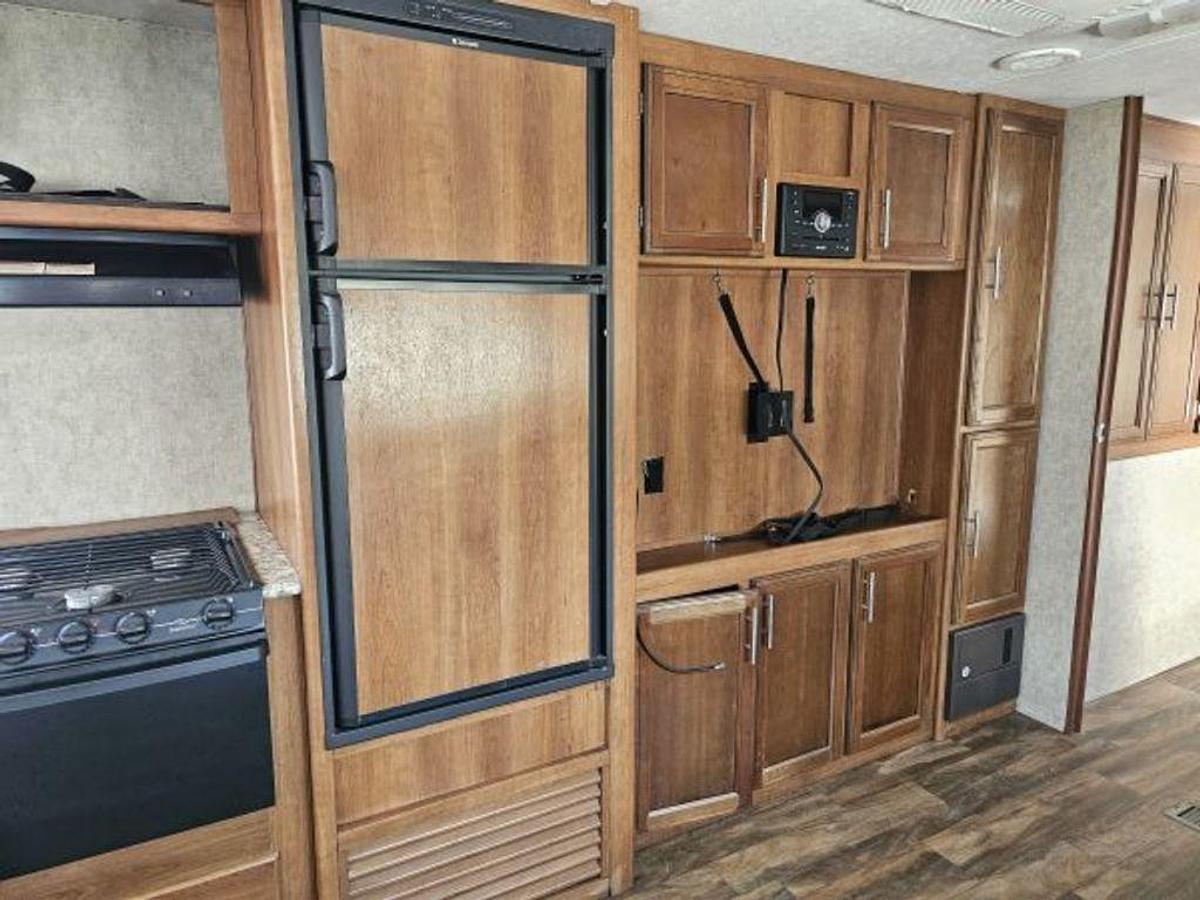 Used 2017 Prime Time Avenger ATI 27RBS