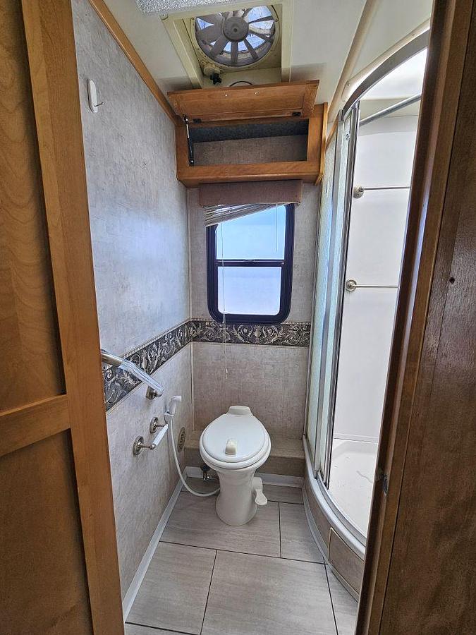 Used 2006 FLEETWOOD DISCOVERY 39V