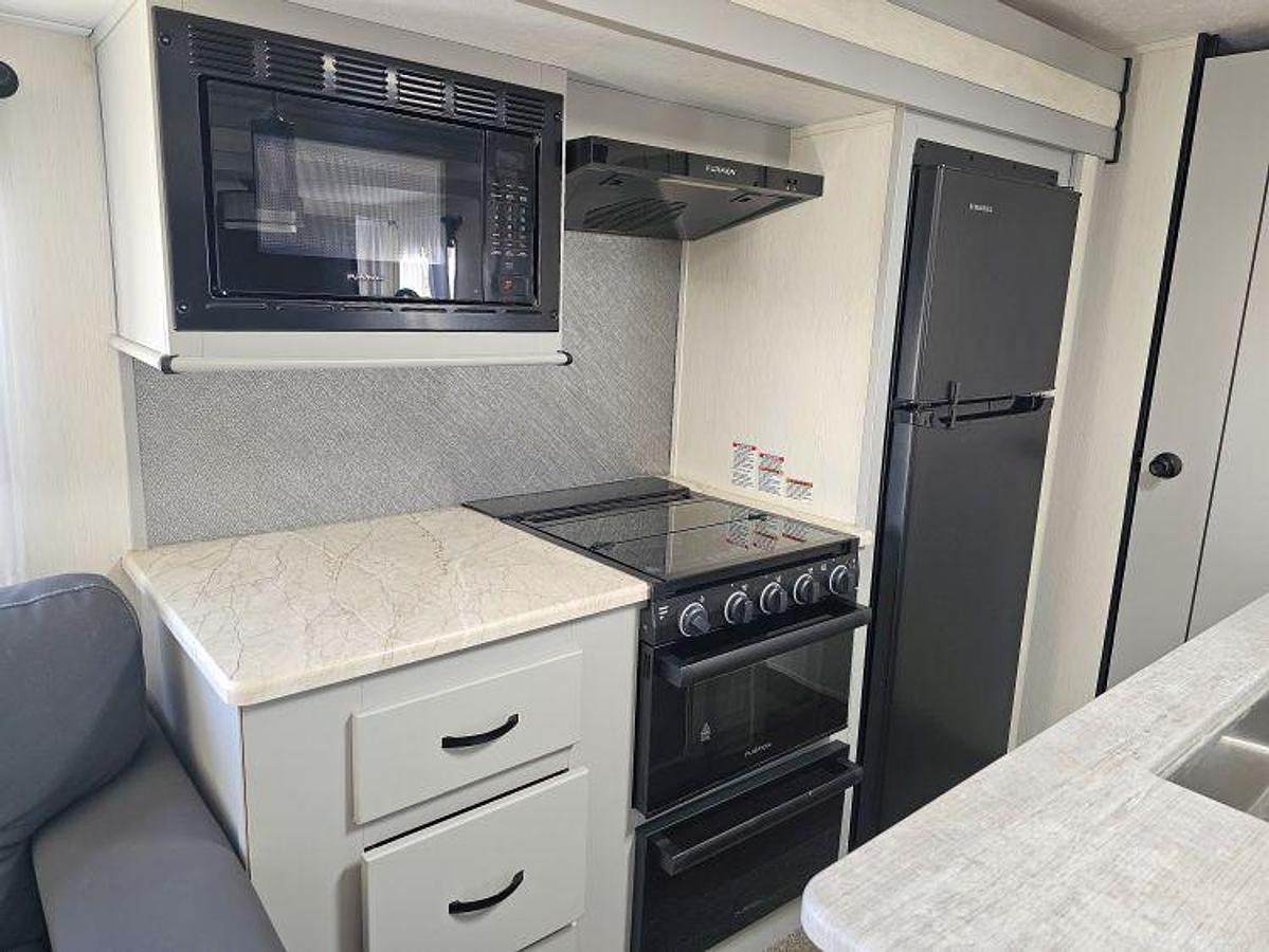 Used 2021 FOREST RIVER VIBE 34BH