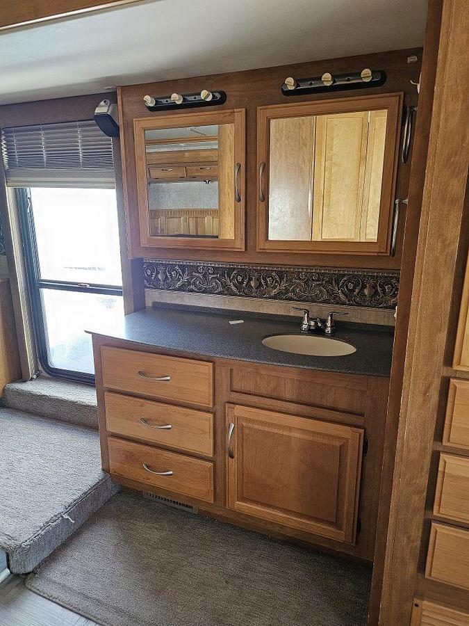 Used 2006 FLEETWOOD DISCOVERY 39V