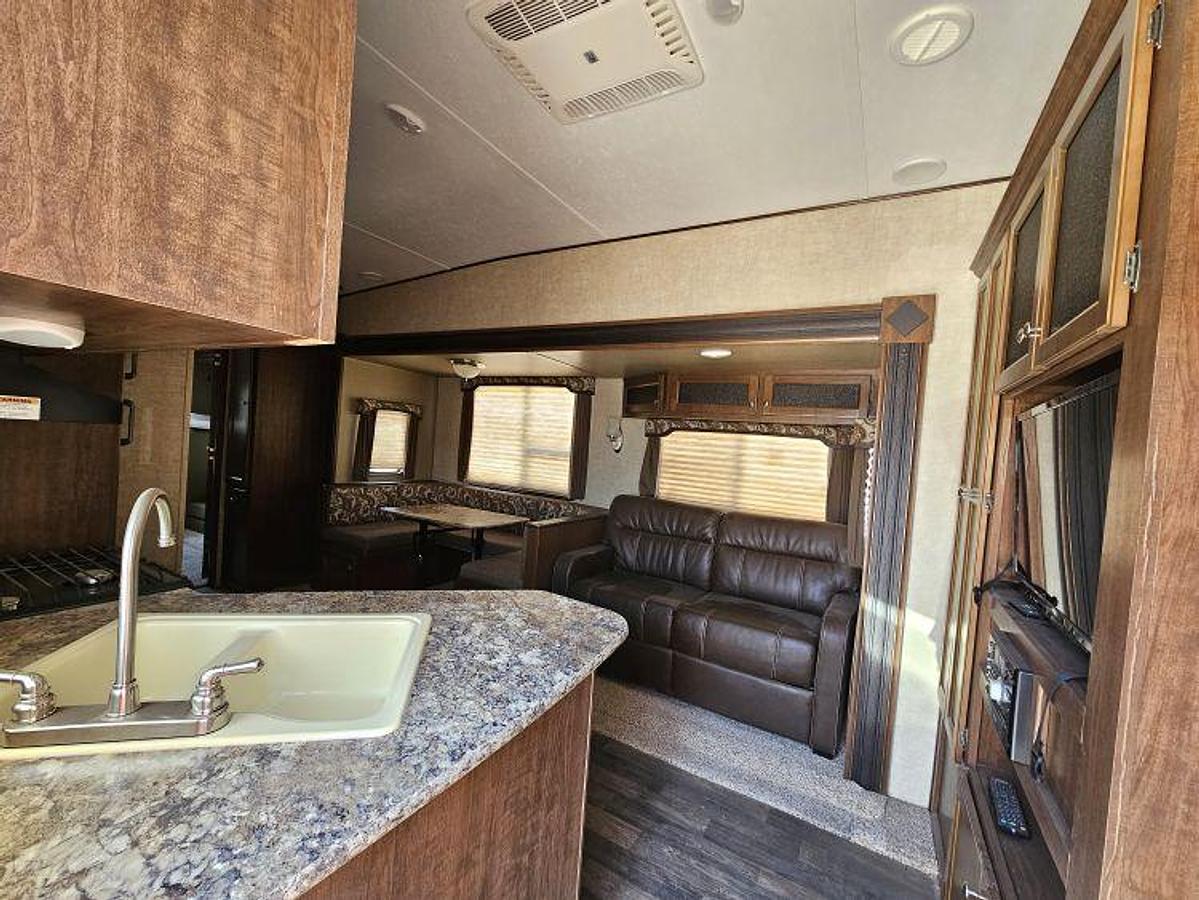 Used 2016 Keystone RV HIDEOUT 308BHDS
