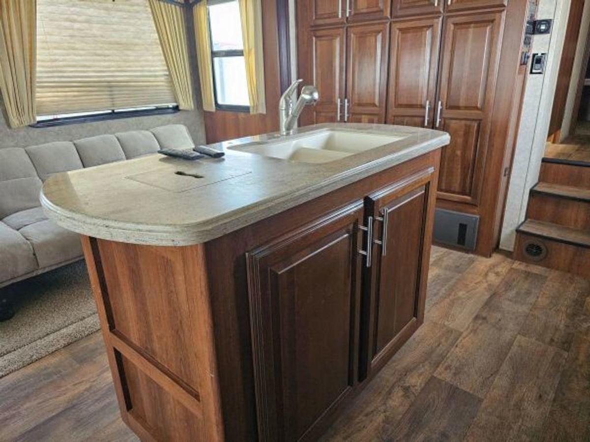 Used 2015 Forest River Wildcat 275CKX